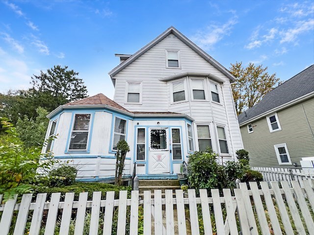 218 West Selden Street Property Photo 1