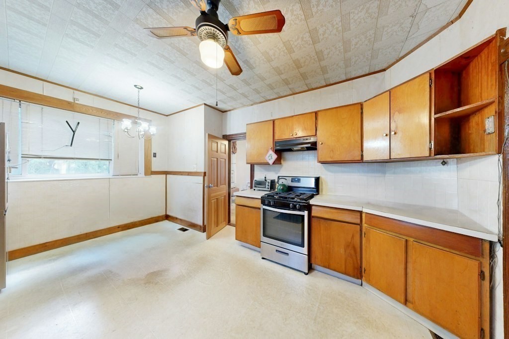 218 West Selden Street Property Photo 2