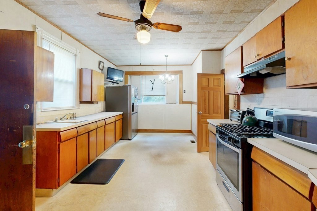 218 West Selden Street Property Photo 3