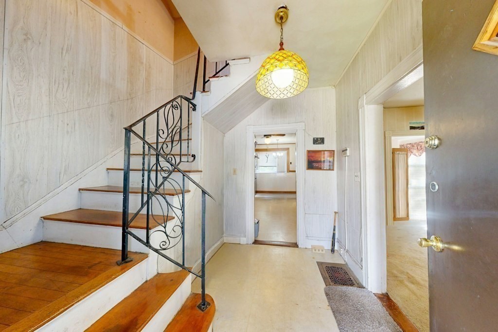 218 West Selden Street Property Photo 6