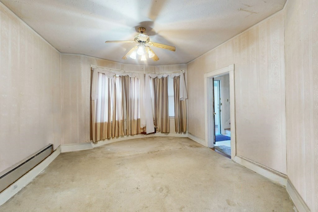 218 West Selden Street Property Photo 9