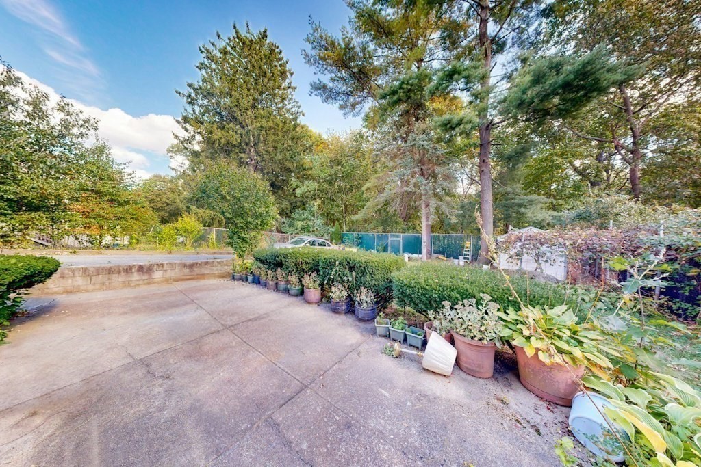 218 West Selden Street Property Photo 16