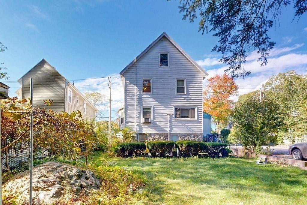 218 West Selden Street Property Photo 17