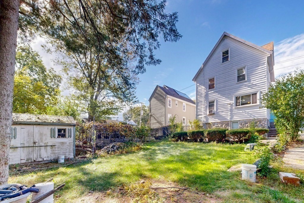 218 West Selden Street Property Photo 19