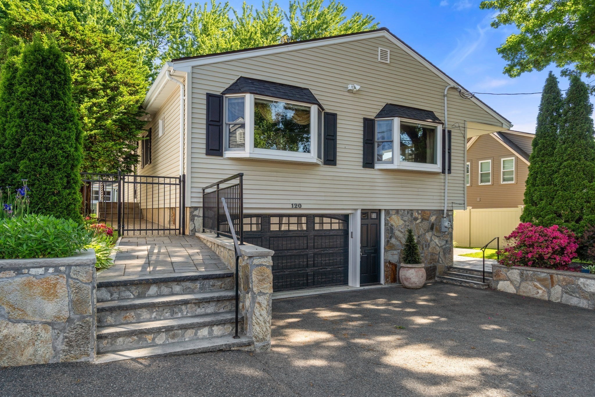 120 Park Avenue Property Photo 1