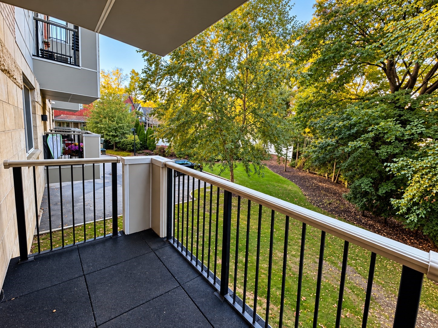 321 Hammond Pond Pkwy # 103 Property Photo 14