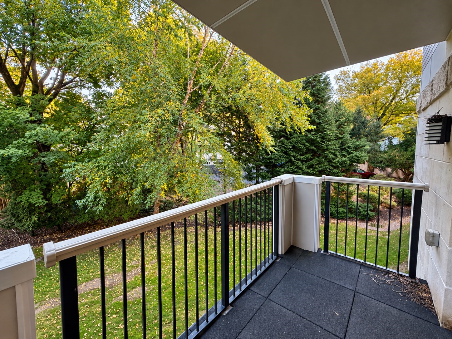 321 Hammond Pond Pkwy # 103 Property Photo 15