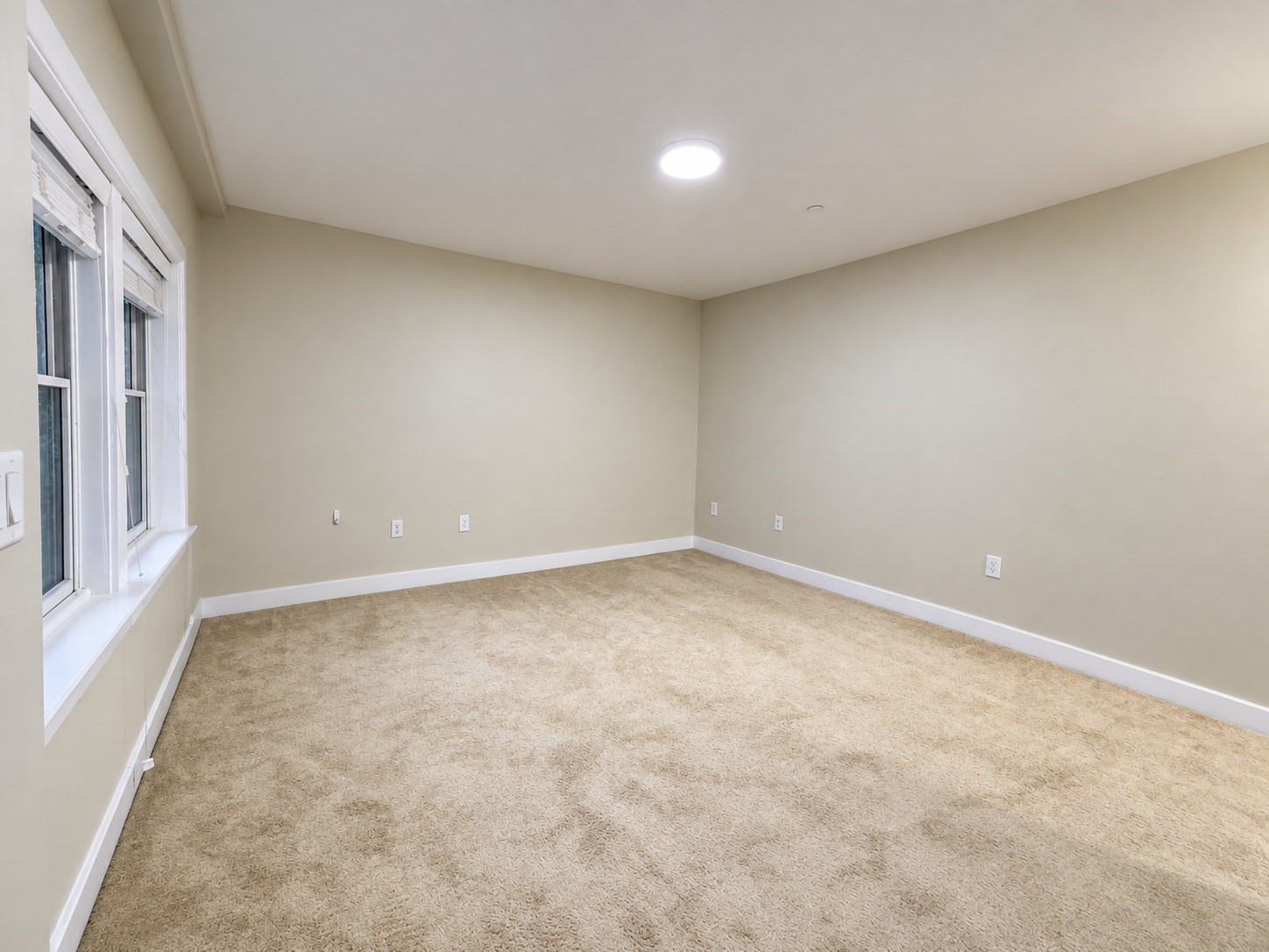 321 Hammond Pond Pkwy # 103 Property Photo 23