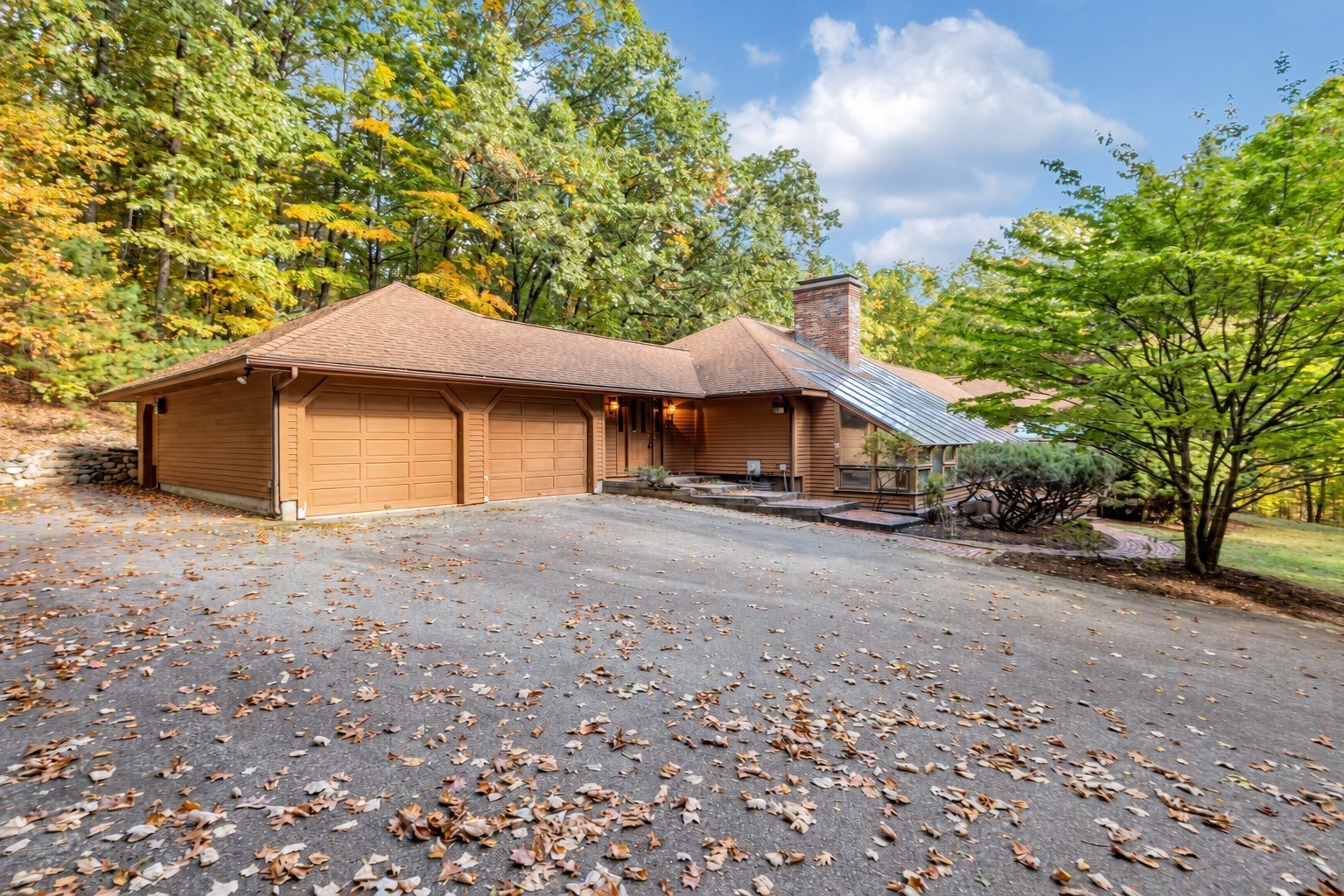 77 Woodward Ln Property Photo 1