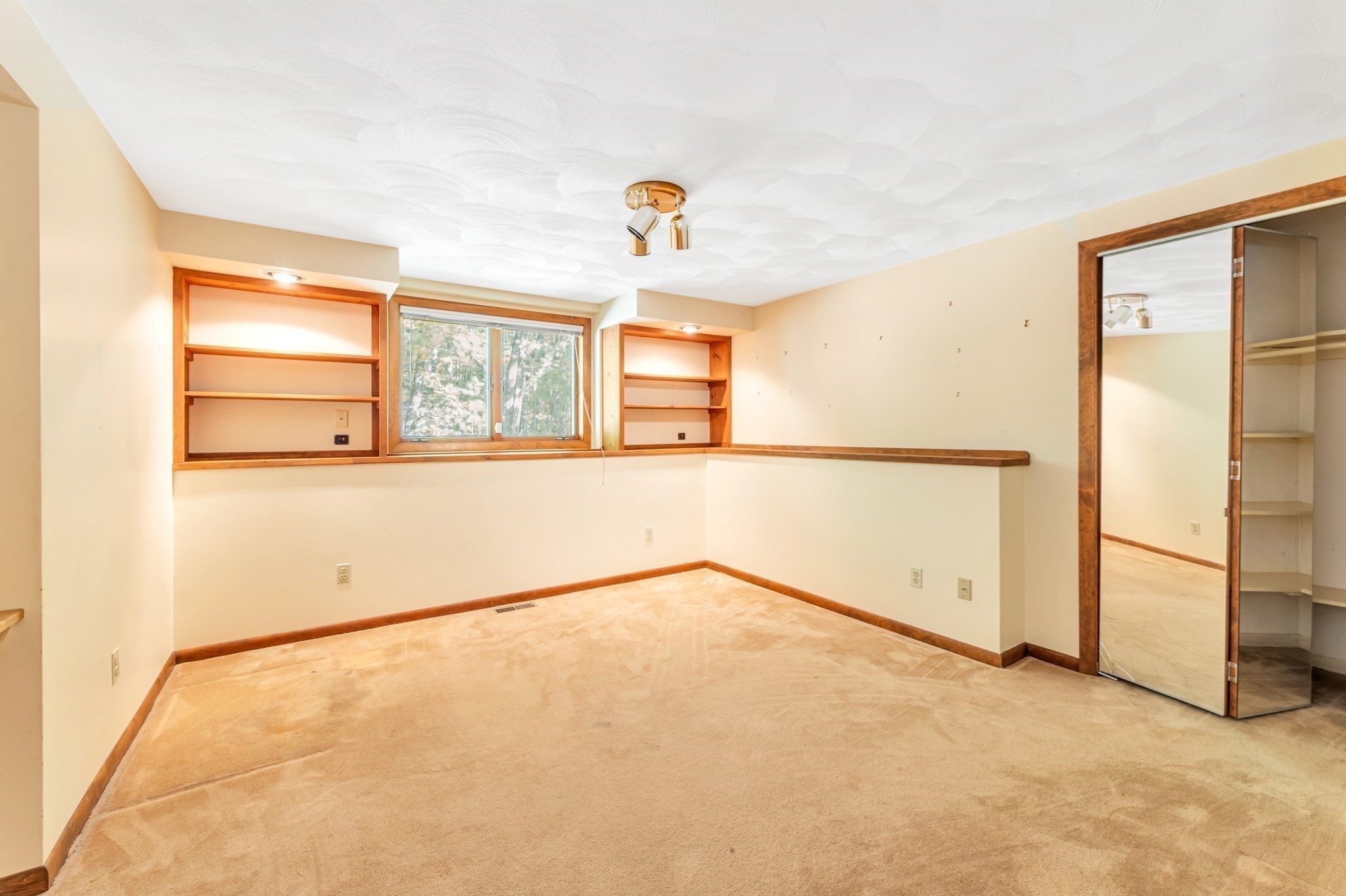 77 Woodward Ln Property Photo 21