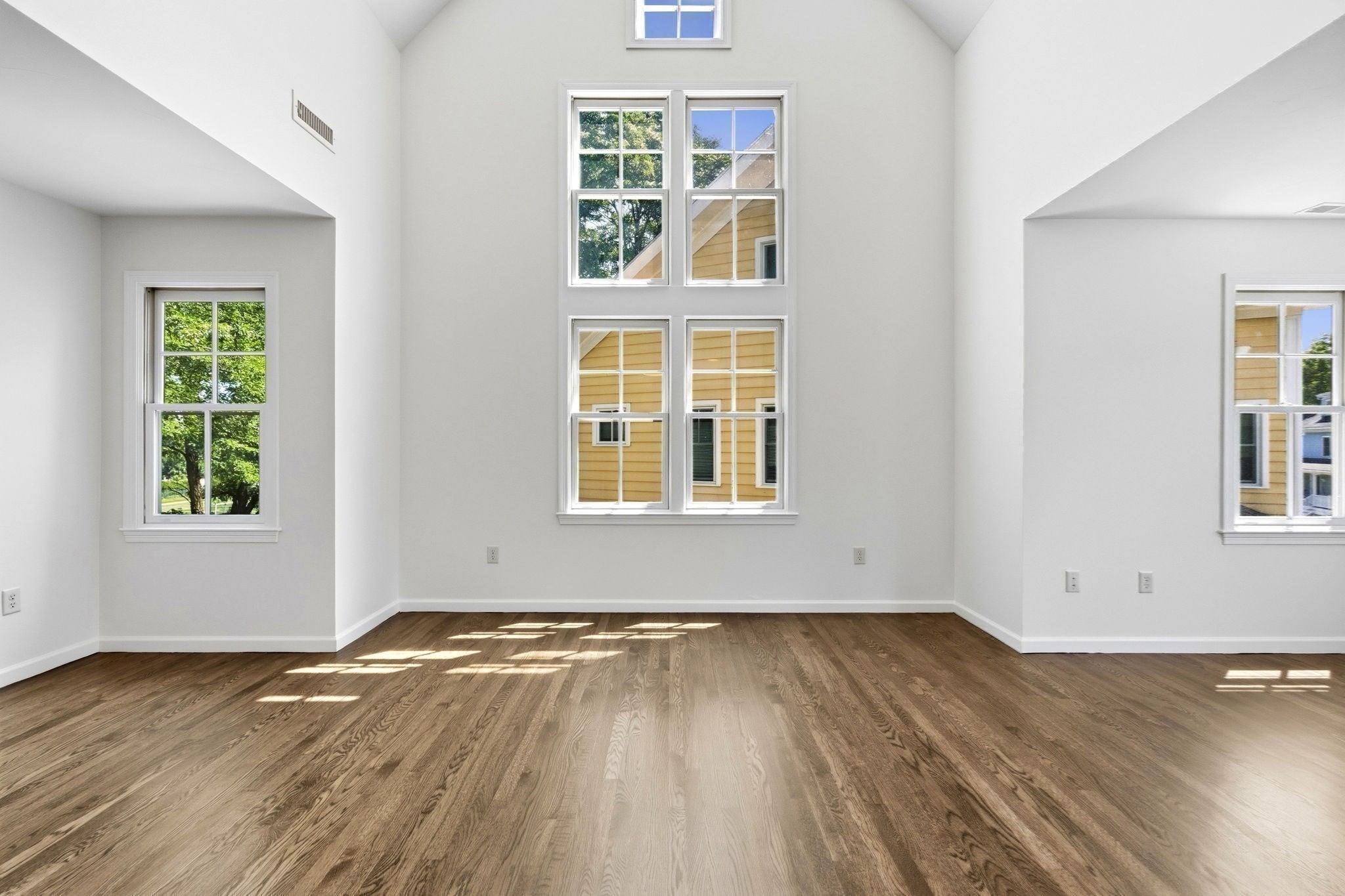 19 Russell Pl # 19 Property Photo 4