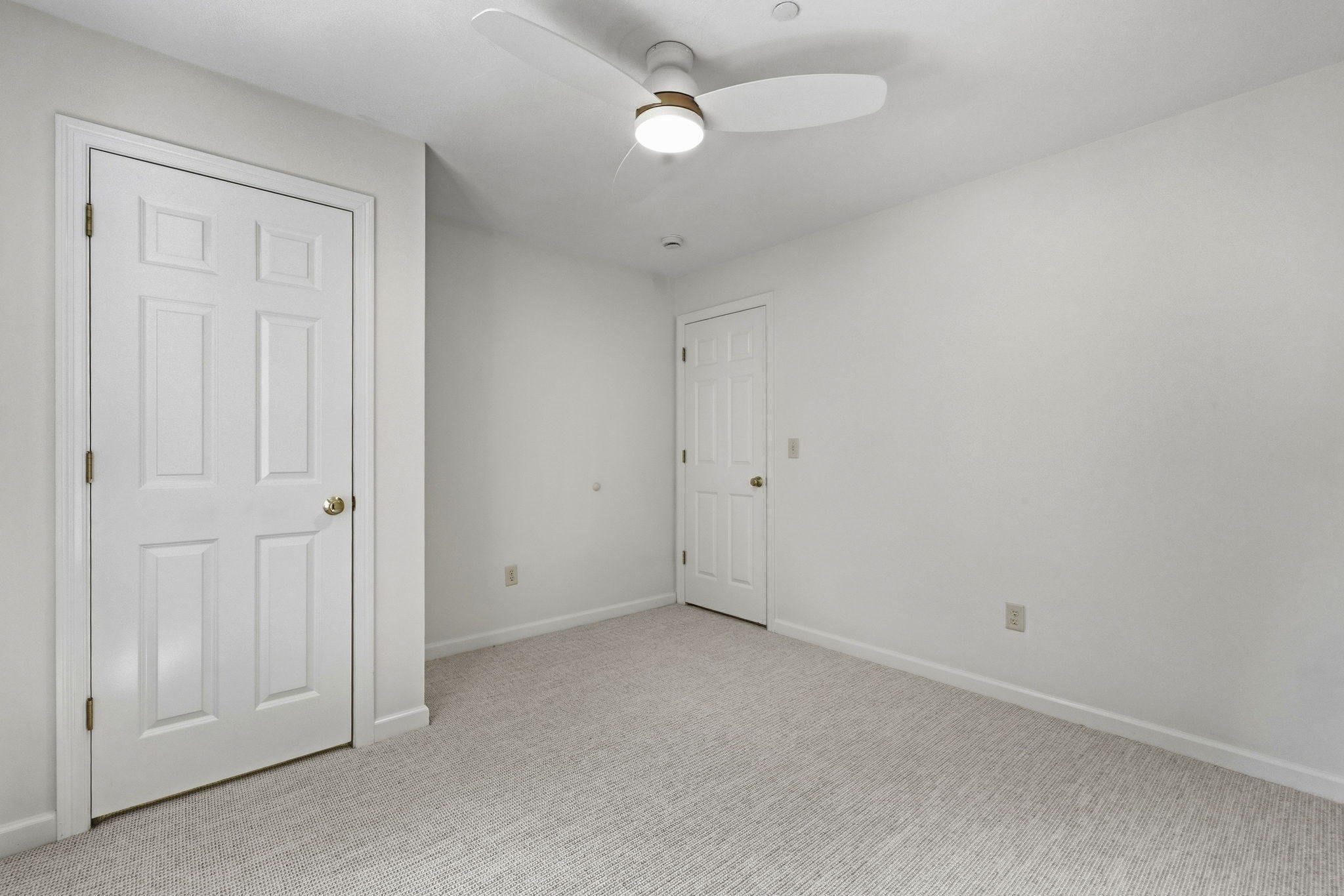 19 Russell Pl # 19 Property Photo 9