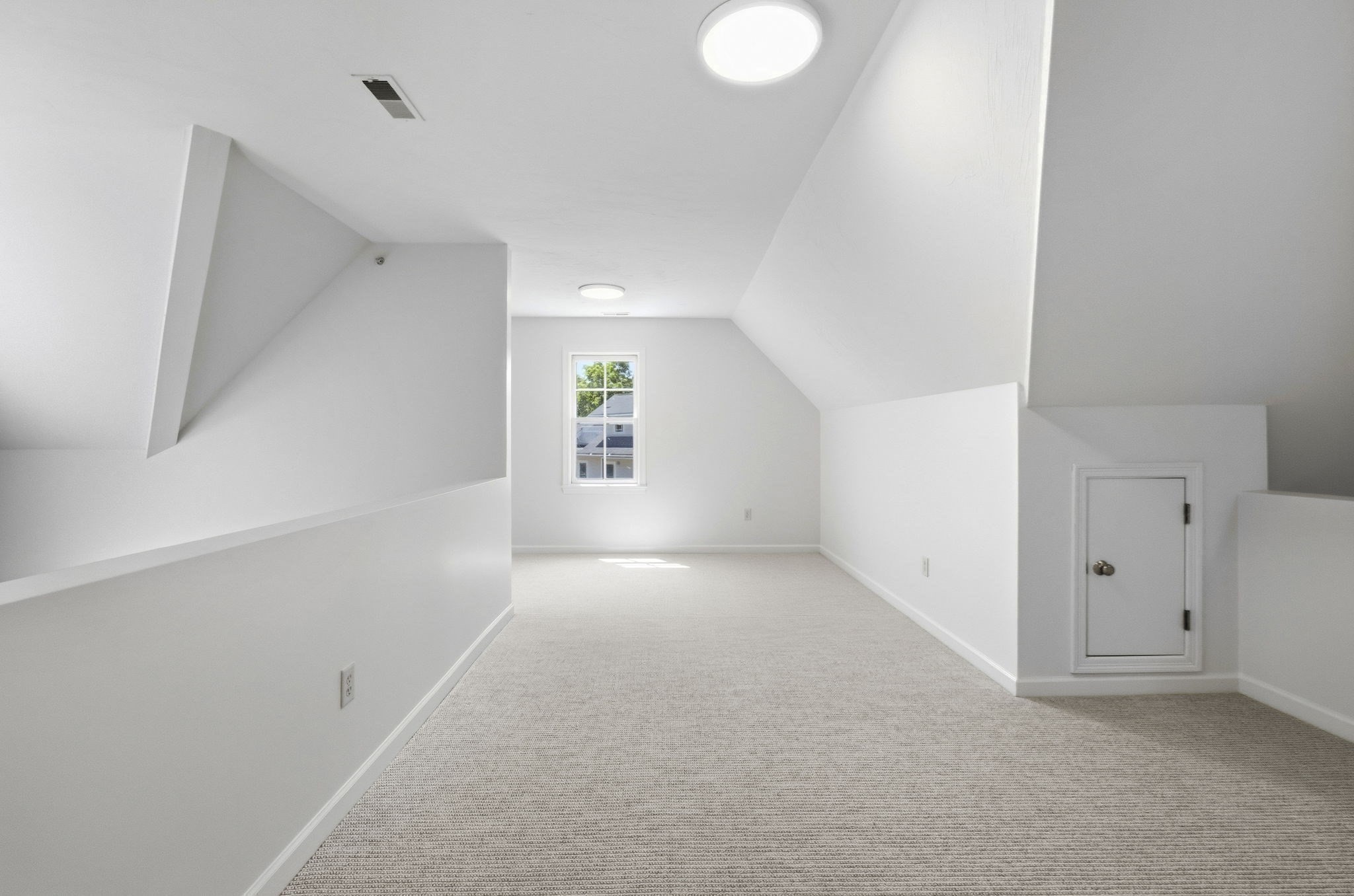 19 Russell Pl # 19 Property Photo 11