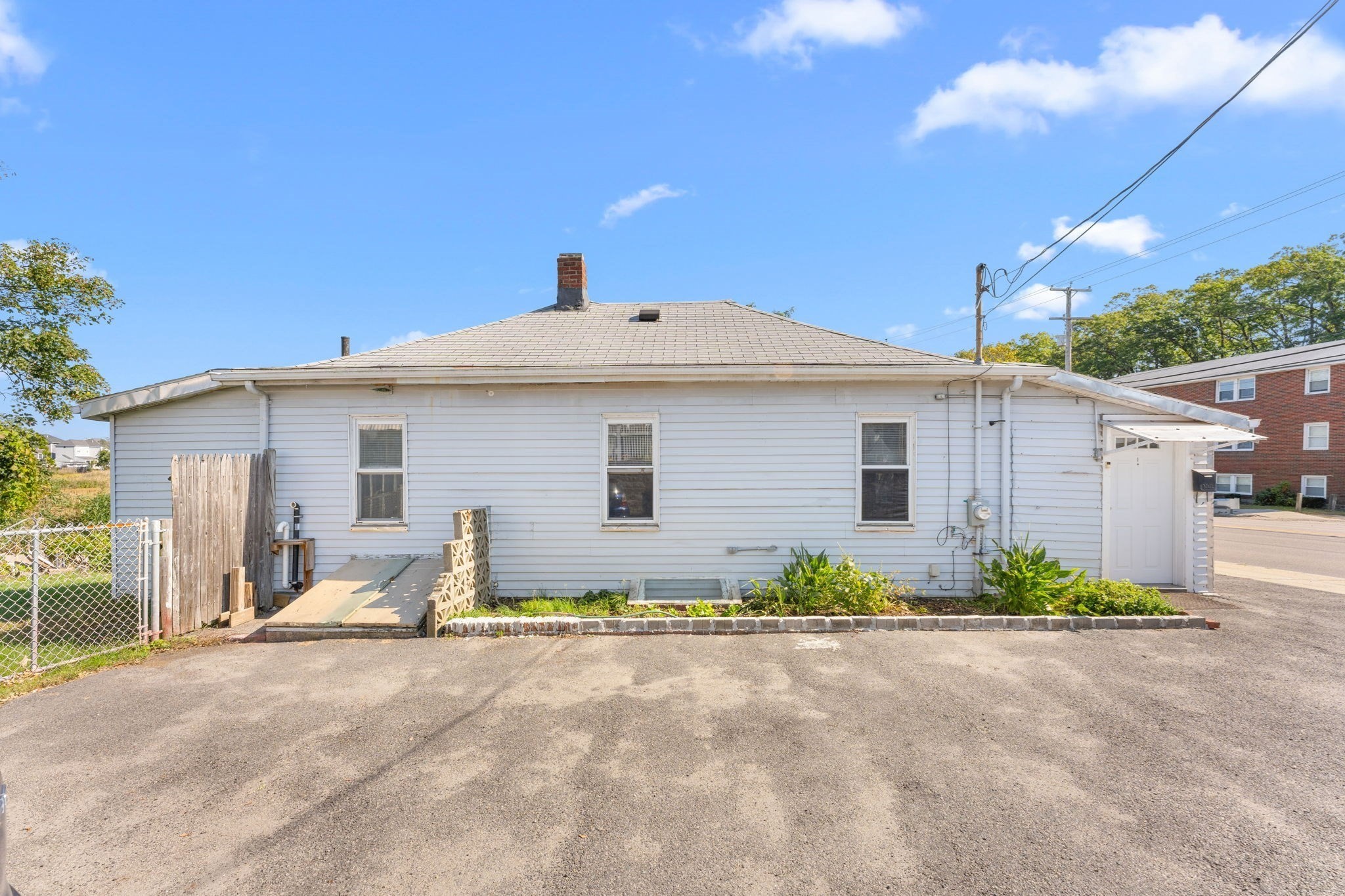 576 Sea St Property Photo 1