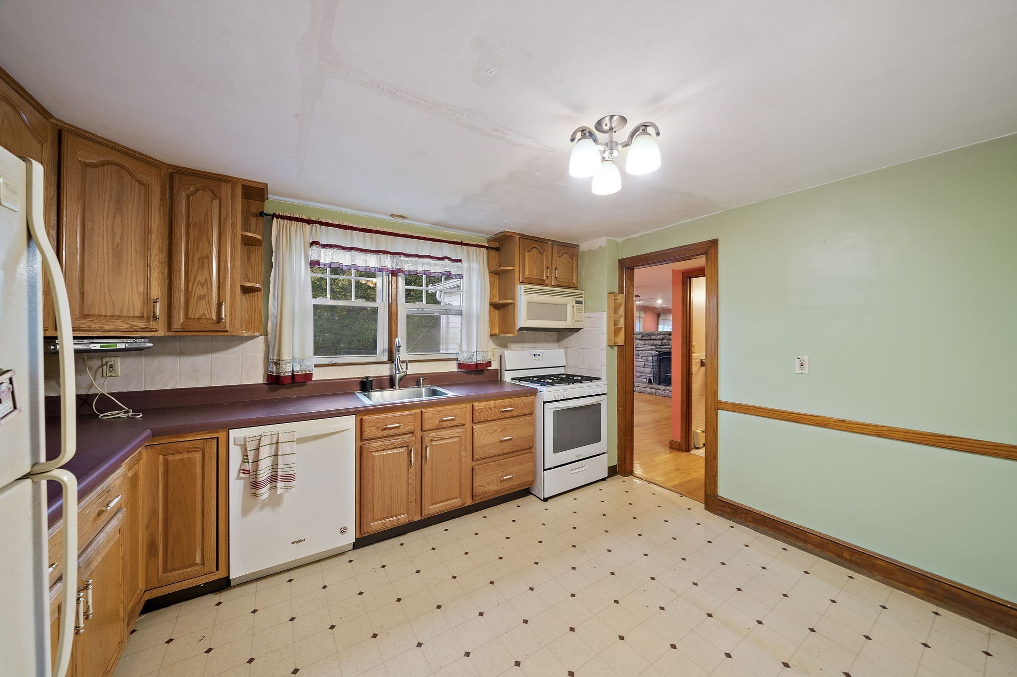 50 Lyons St Property Photo 6