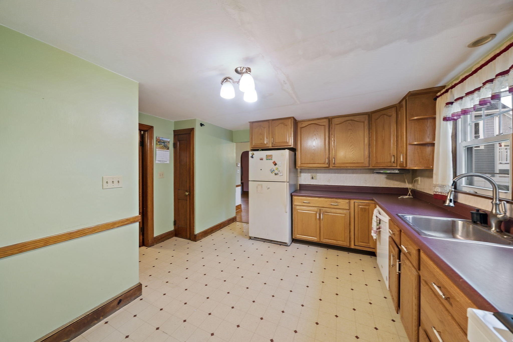 50 Lyons St Property Photo 7