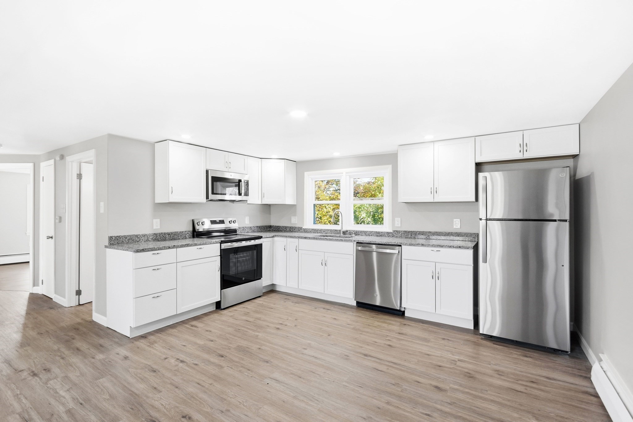 412 Oak Street Property Photo 3