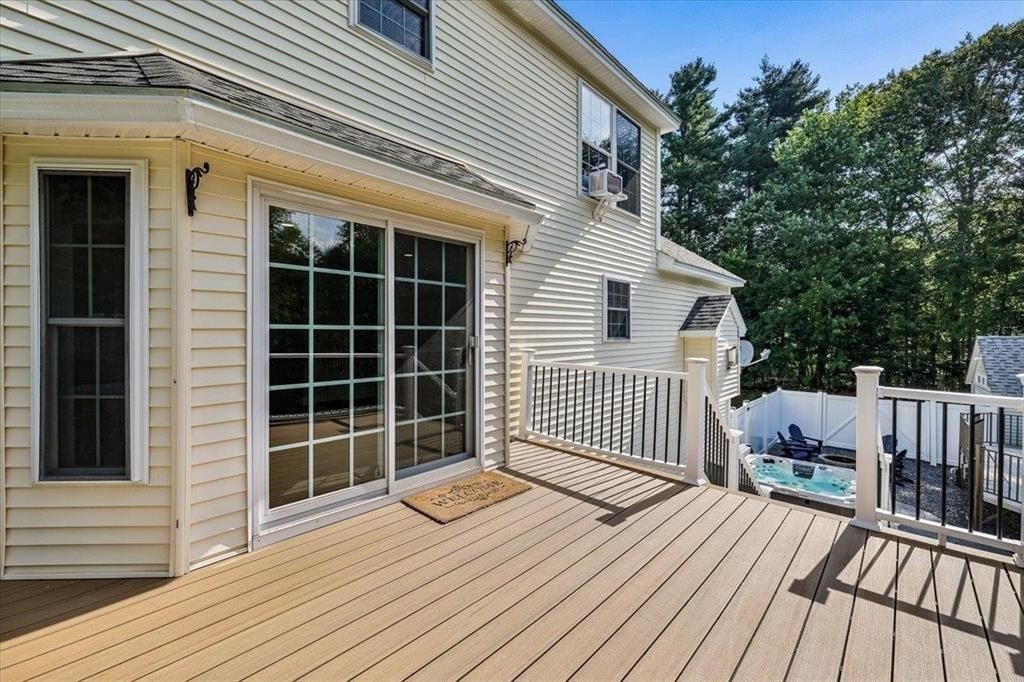 110 Middle Rd Property Photo 3