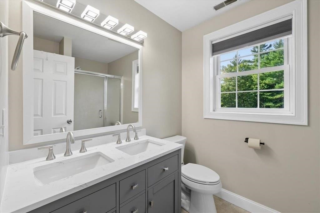 110 Middle Rd Property Photo 32