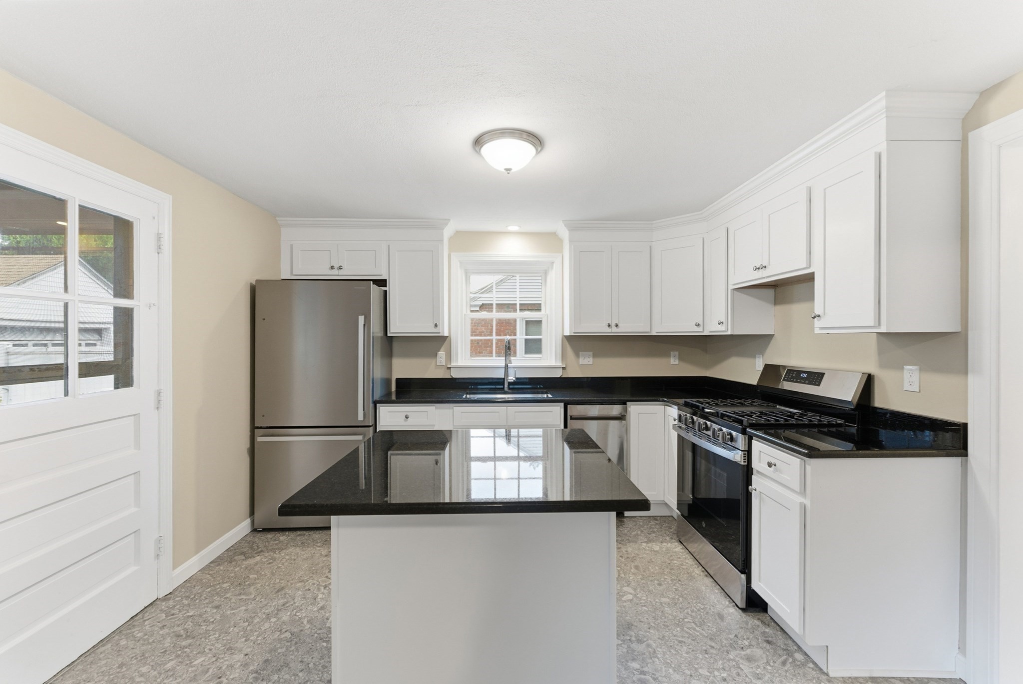6 Bennington St Property Photo 4