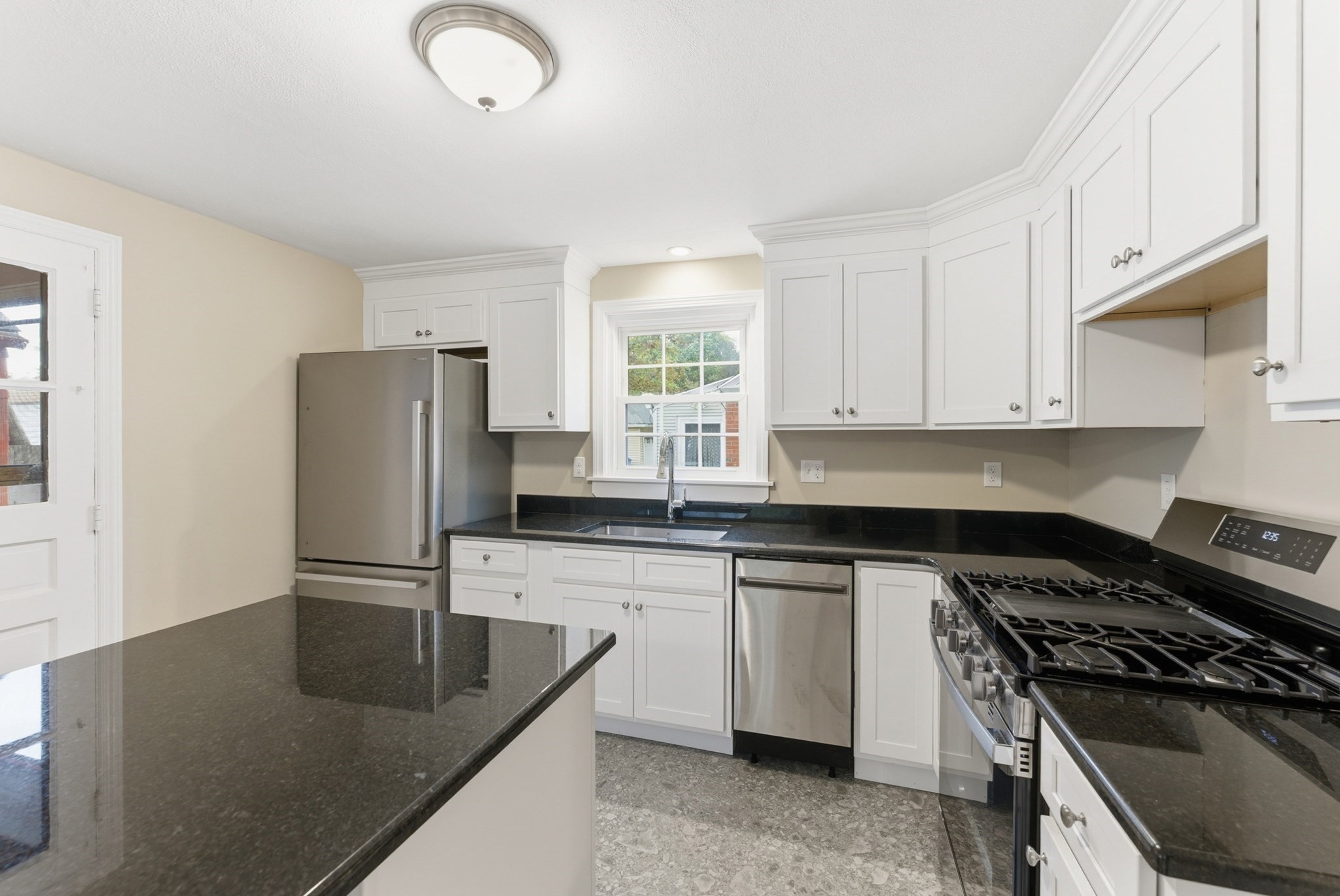 6 Bennington St Property Photo 8