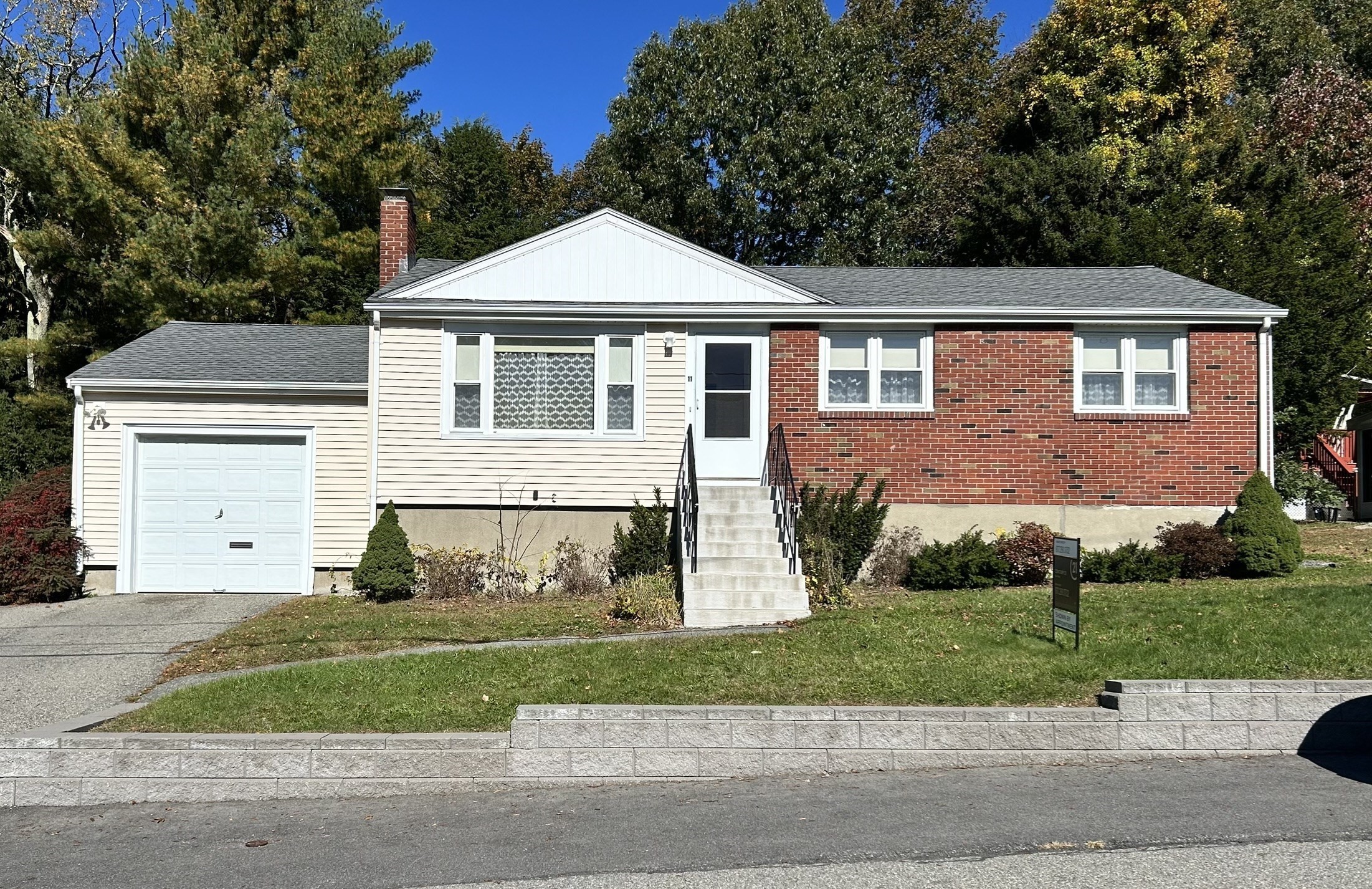 11 Sunflower Rd Property Photo 2