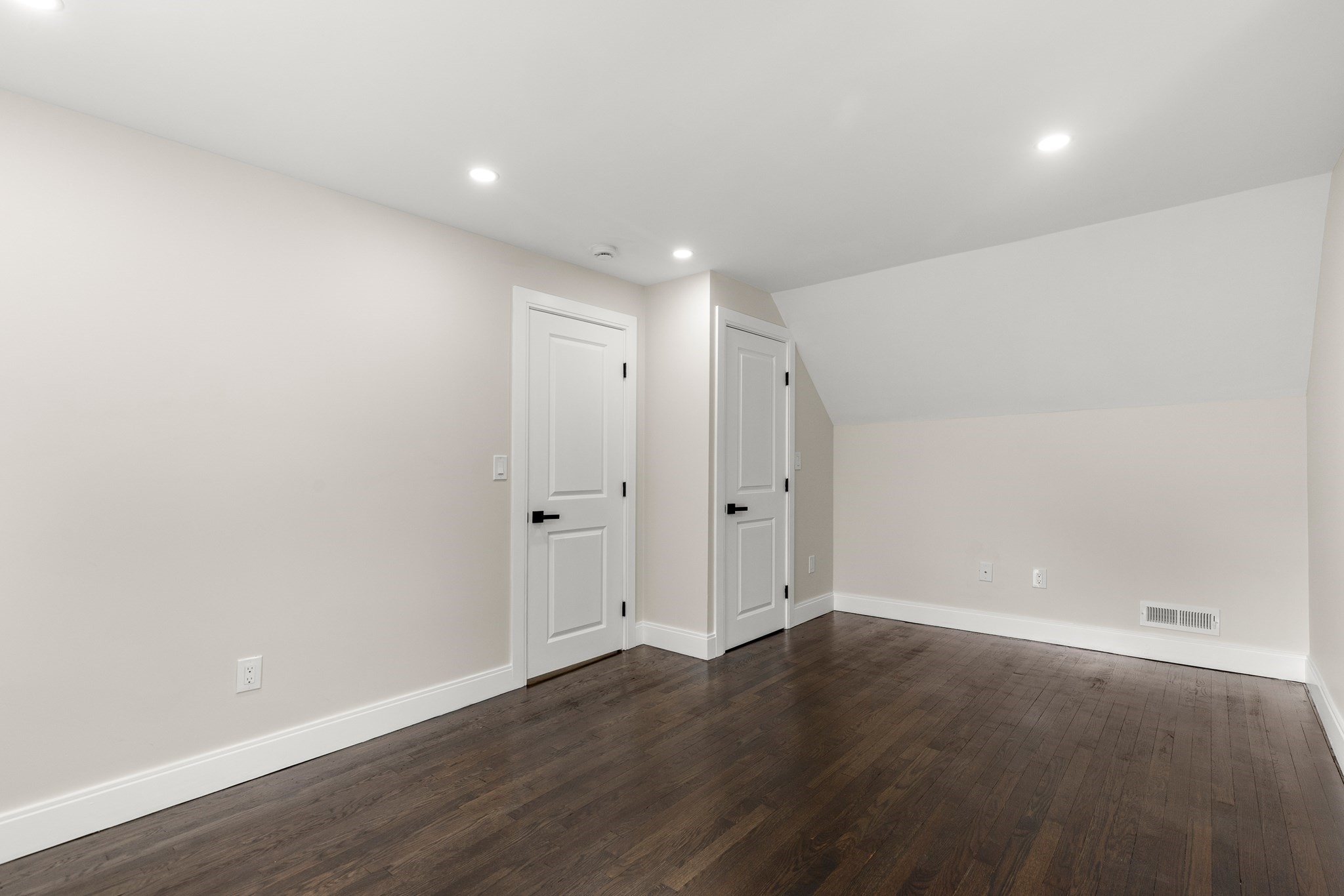 9 Essex Road Property Photo 30