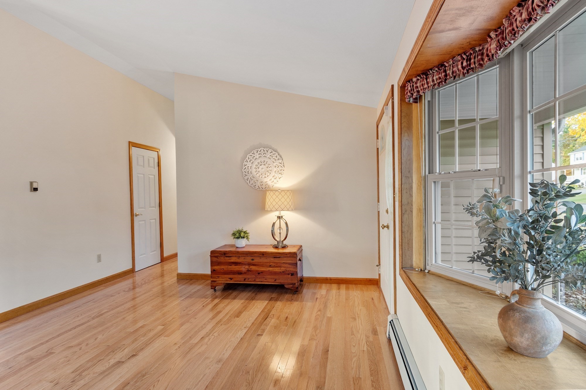 122 Century Way Property Photo 8