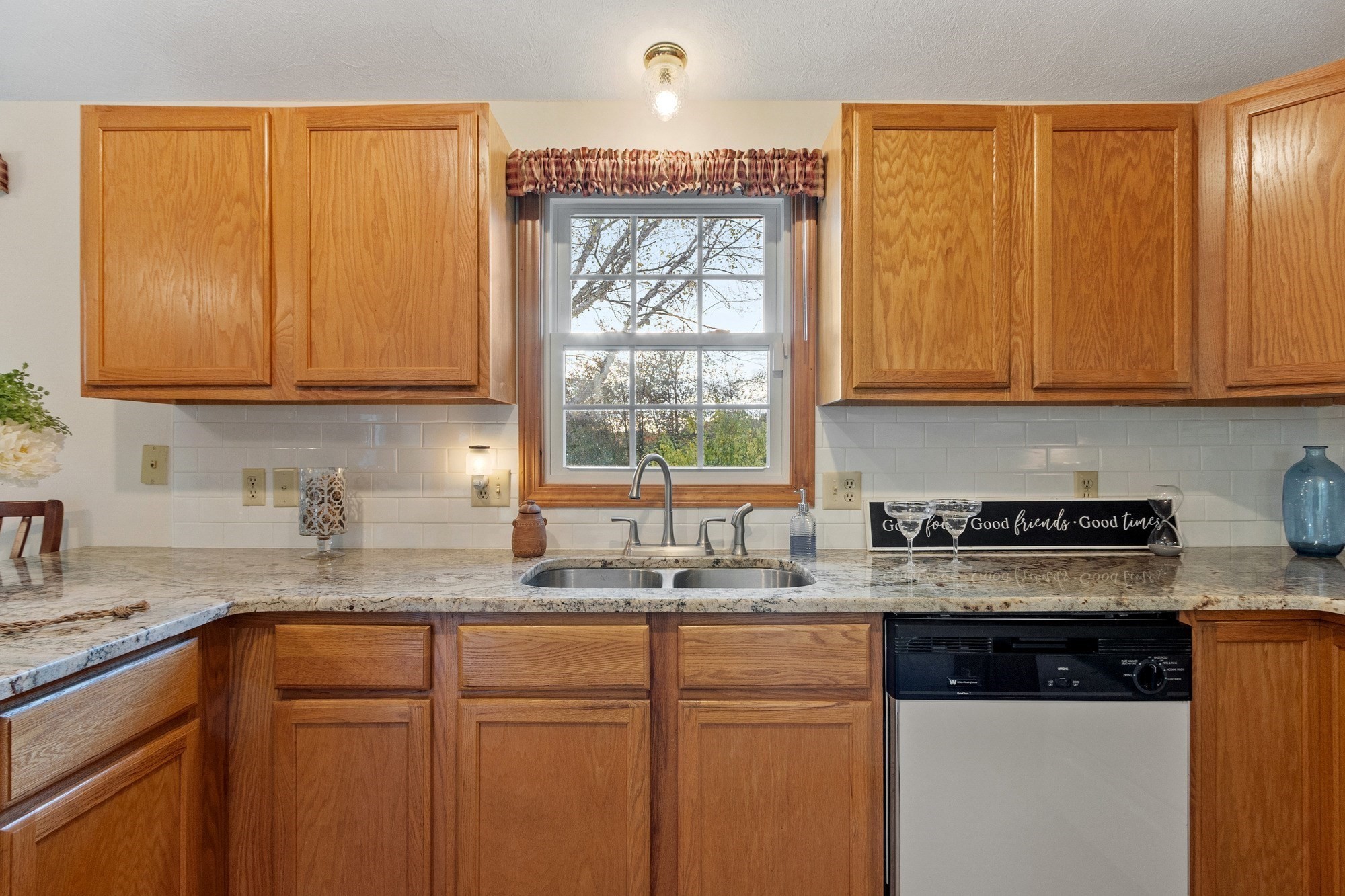 122 Century Way Property Photo 12