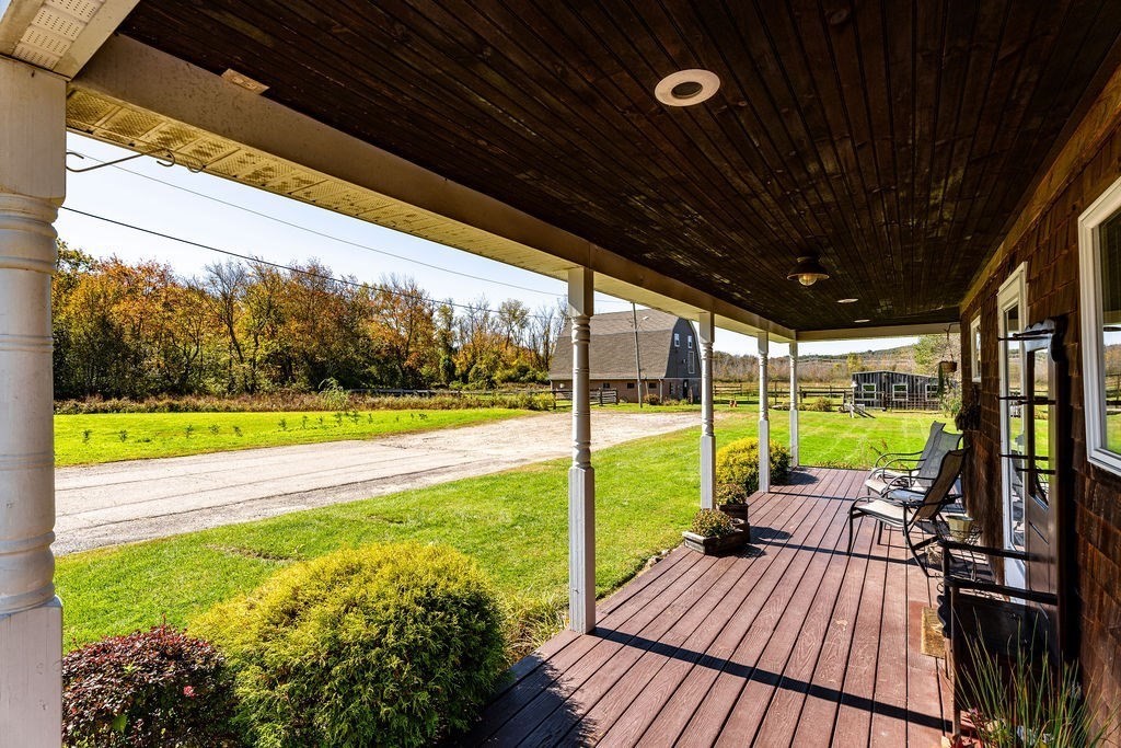 25 Lamoureux Blvd Property Photo 2