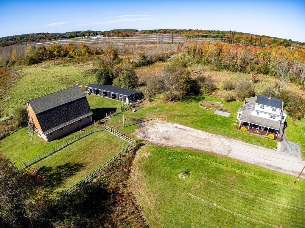 25 Lamoureux Blvd Property Photo 4