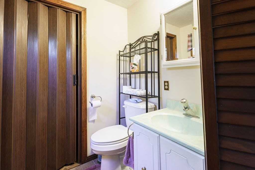 25 Lamoureux Blvd Property Photo 13