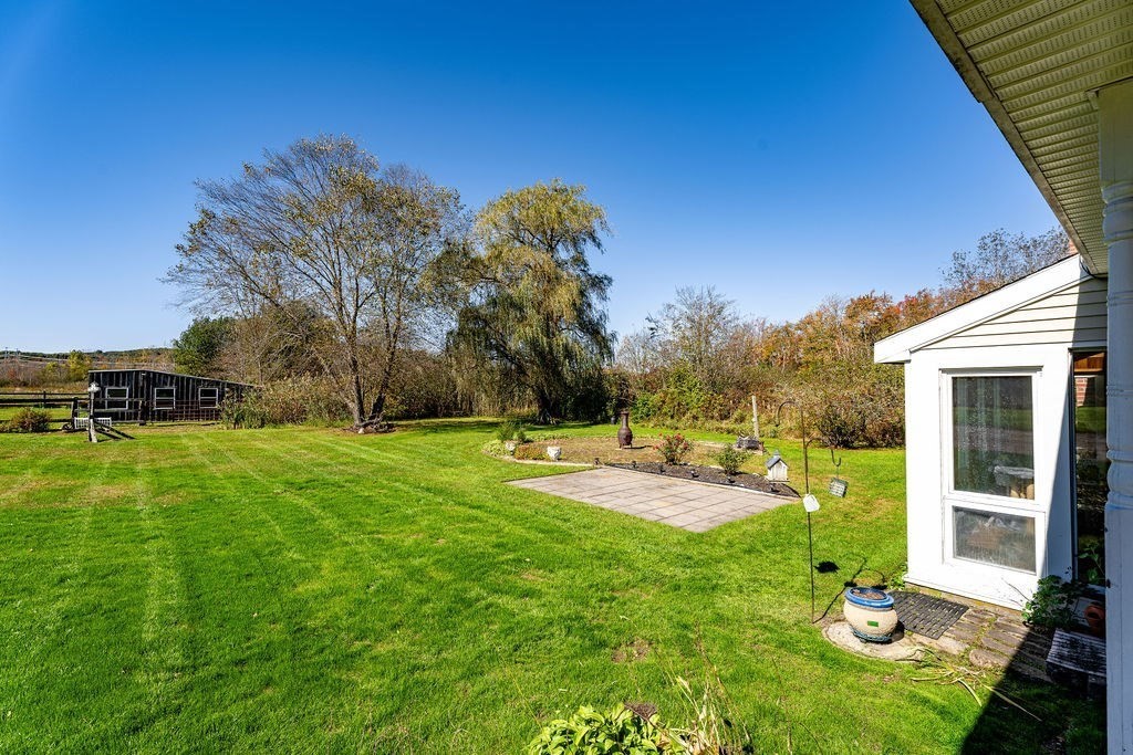 25 Lamoureux Blvd Property Photo 23