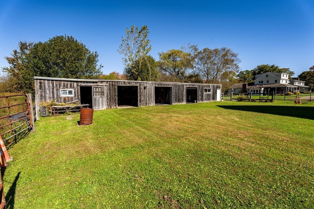 25 Lamoureux Blvd Property Photo 31