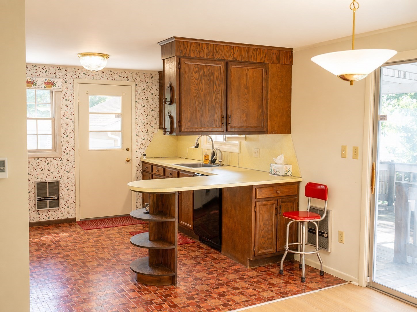 21 First Property Photo 10