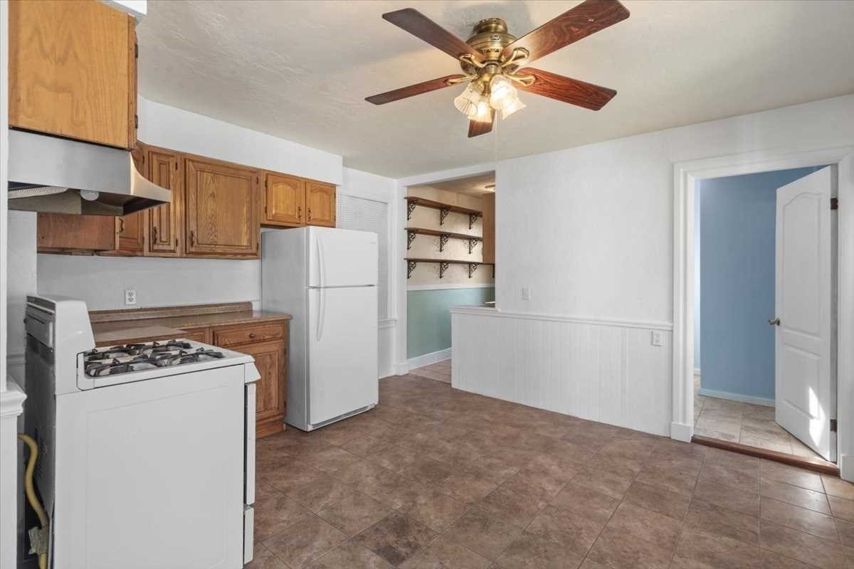 13 Congress St Property Photo 14