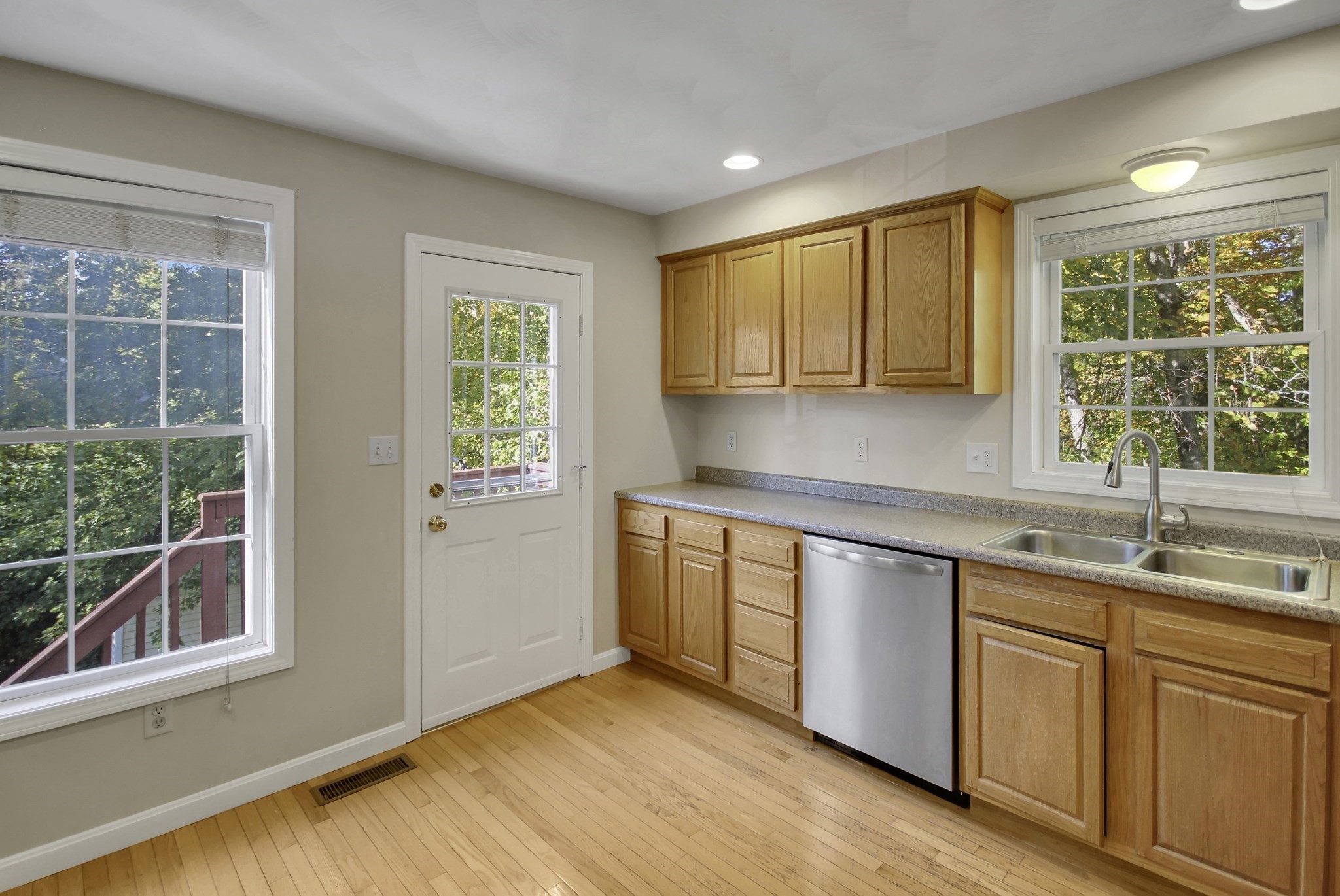 170 Bay State Rd Property Photo 9