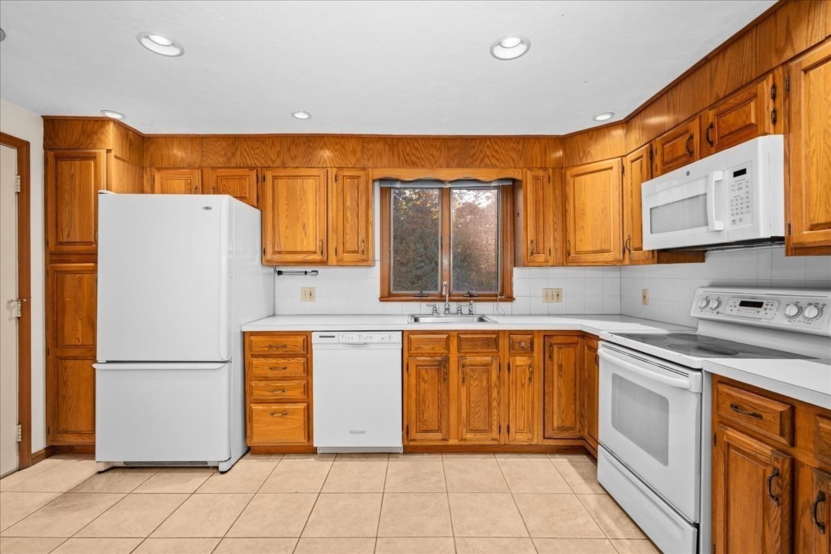 4 Garrison Ln Property Photo 3