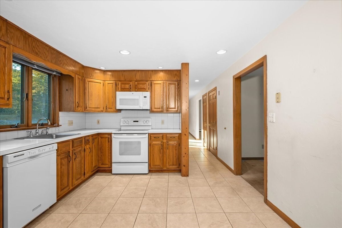 4 Garrison Ln Property Photo 4