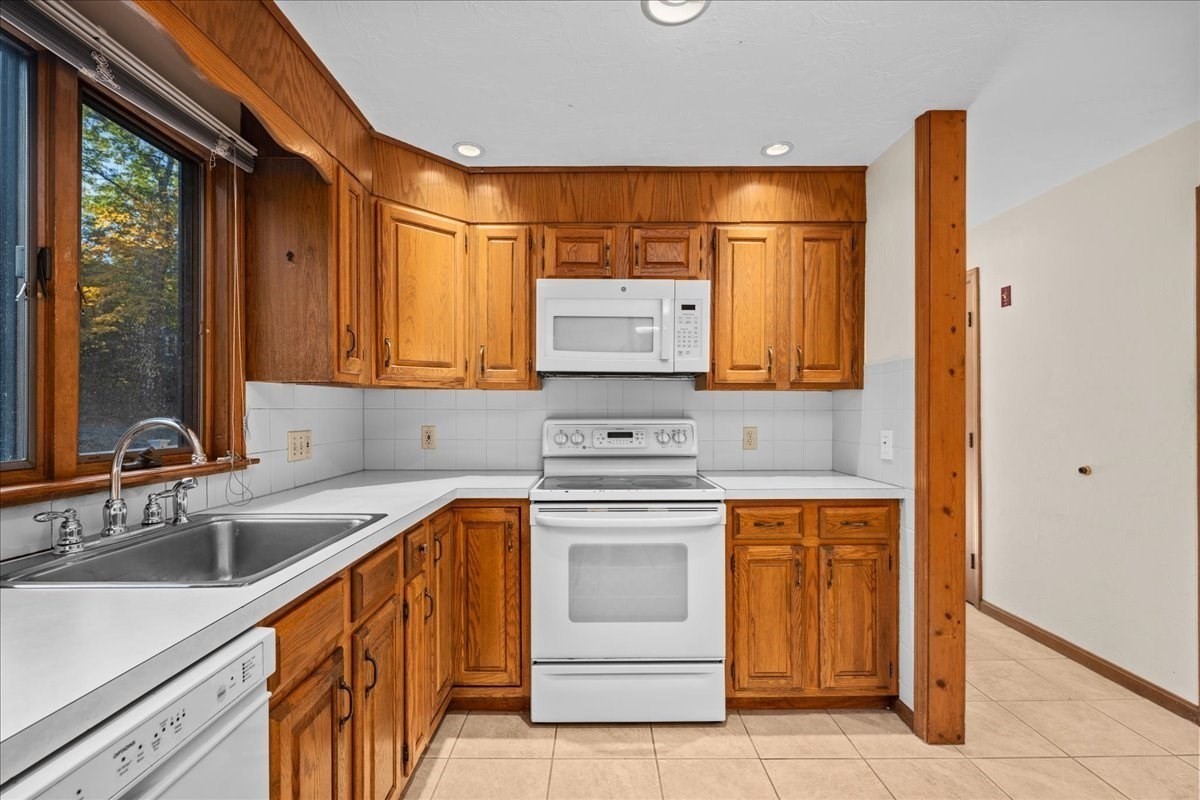 4 Garrison Ln Property Photo 5