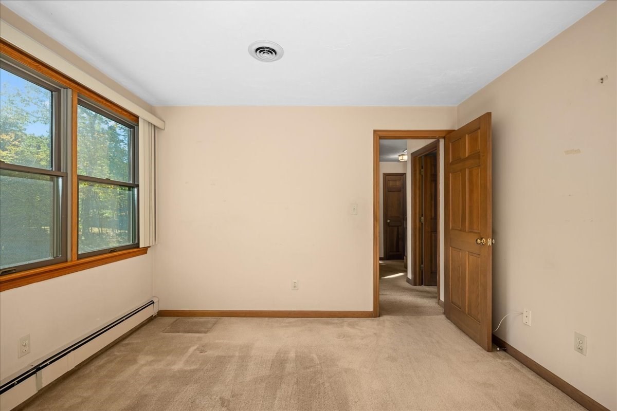 4 Garrison Ln Property Photo 25