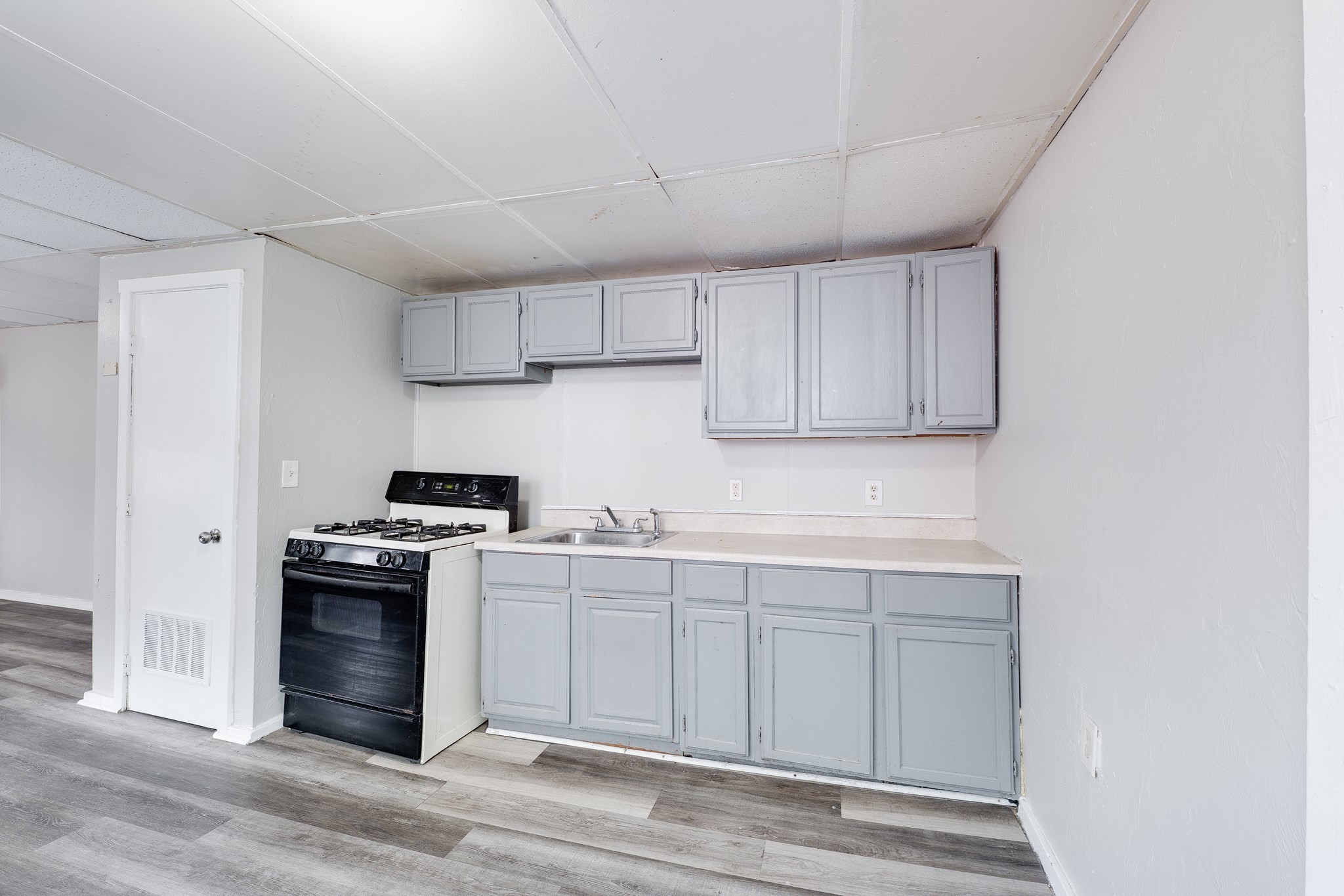 468 Liberty Street # 3r Property Photo 2