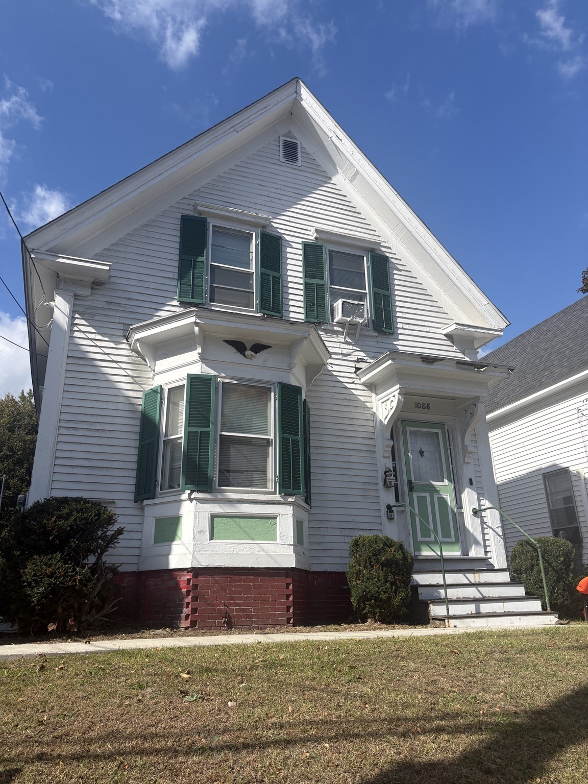 1088 Bridge St Property Photo 1