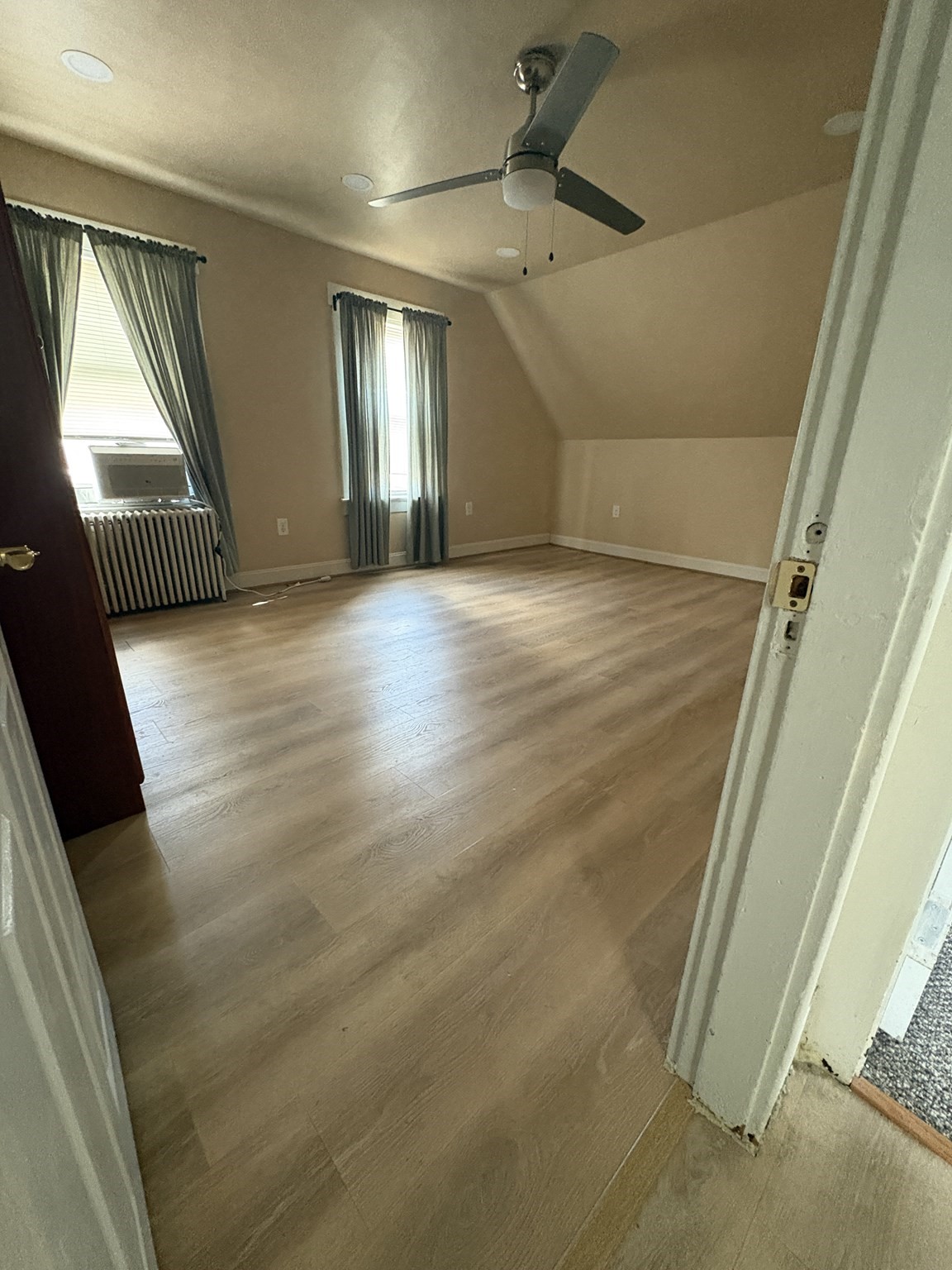 1088 Bridge St Property Photo 9