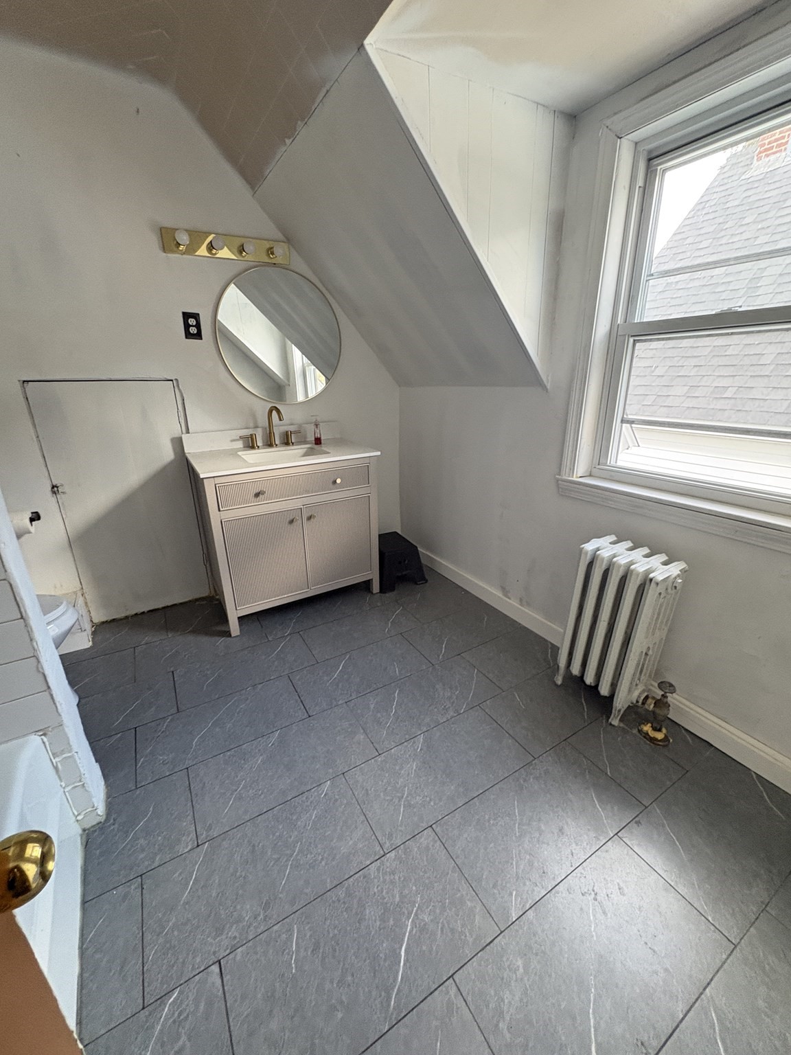 1088 Bridge St Property Photo 10