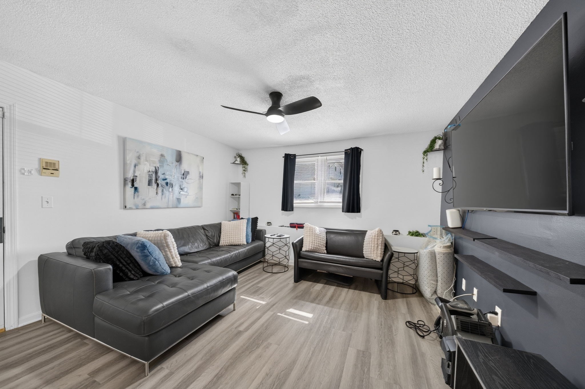 526 3rd St Property Photo 3