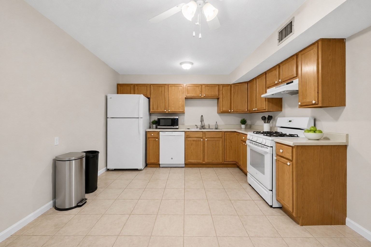 526 3rd St Property Photo 5