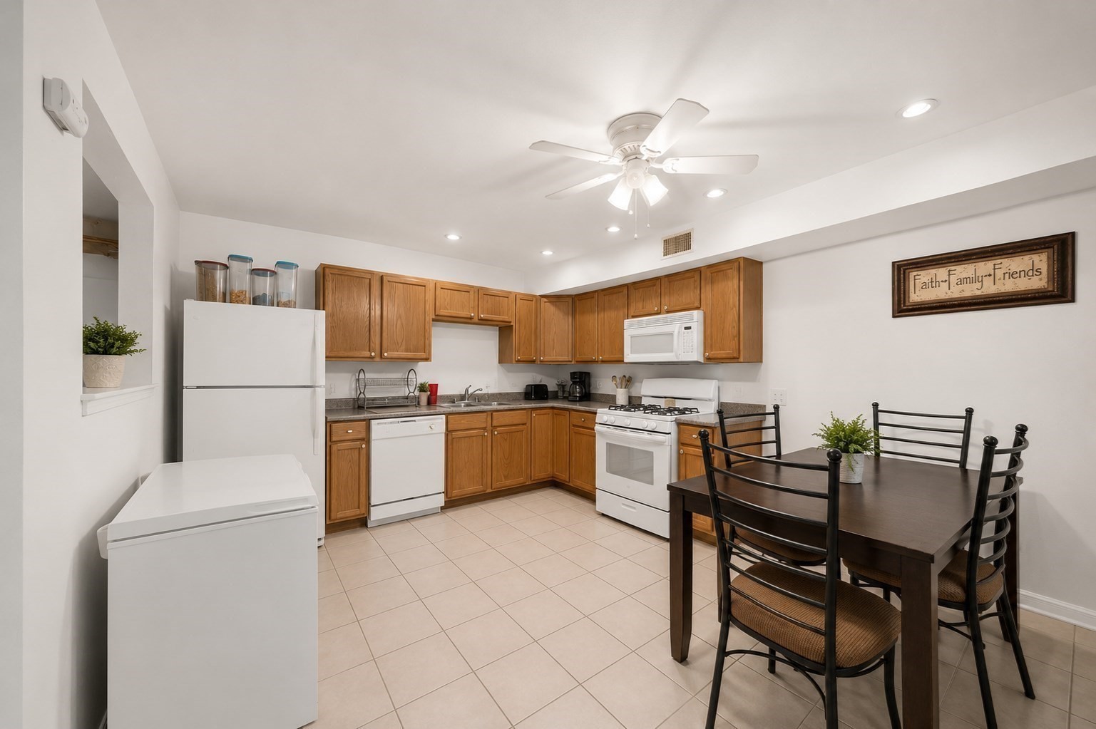 526 3rd St Property Photo 10