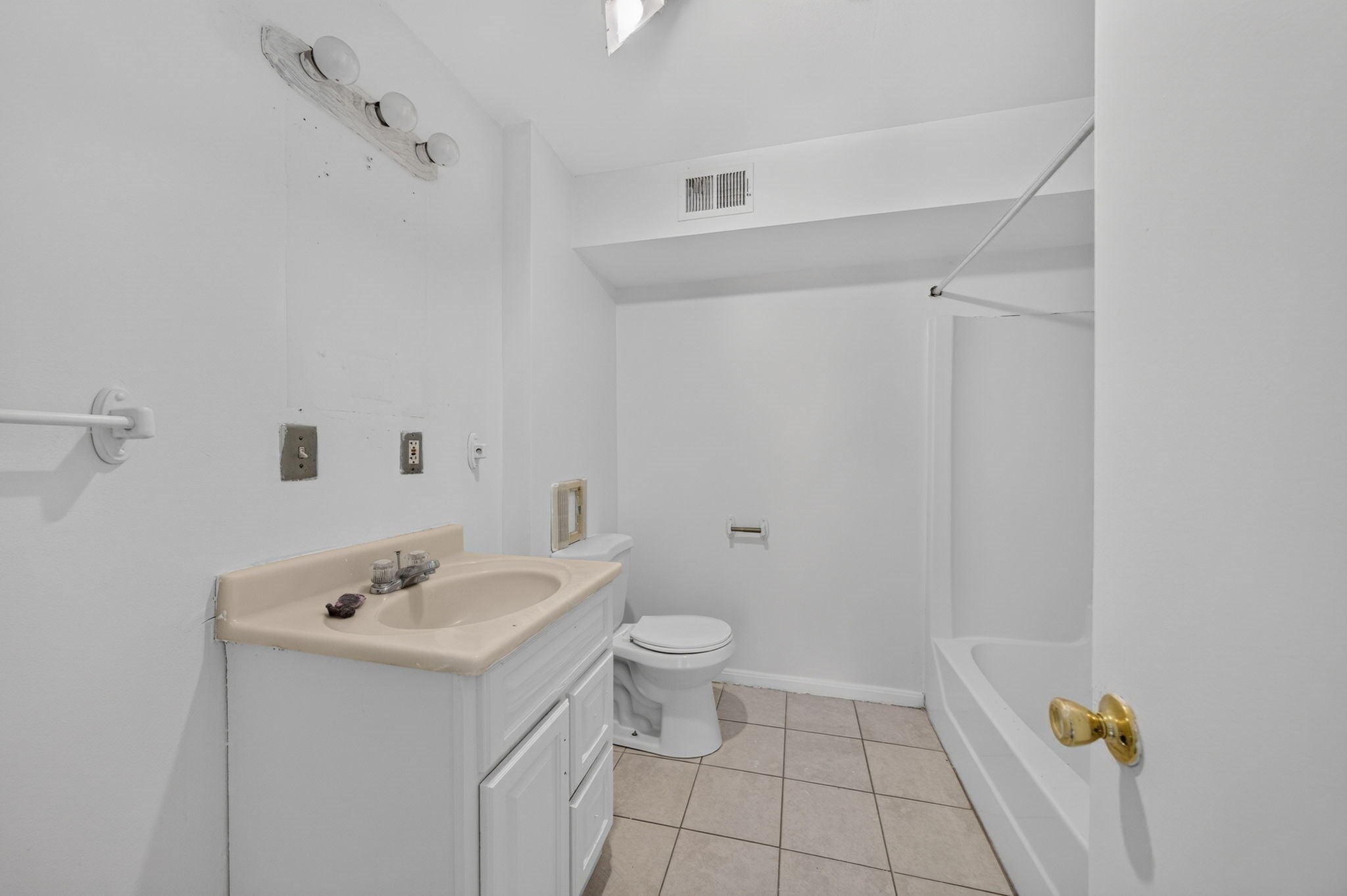 526 3rd St Property Photo 11