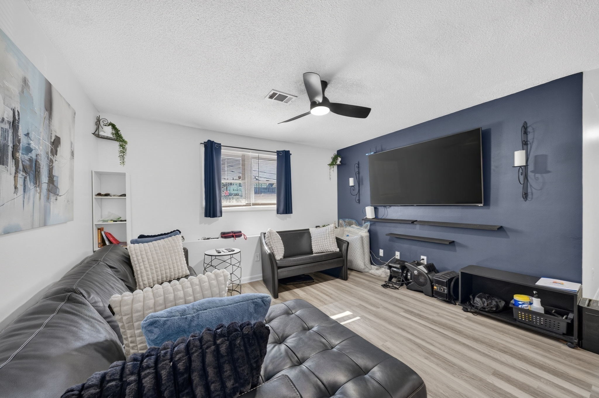 526 3rd St Property Photo 17